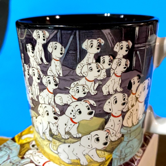 WALT DISNEY’S CLASSIC 101 DALMATIANS 90’s NWT DISNEY STORE EXCLUSIVE CERAMIC MUG - Picture 6 of 14